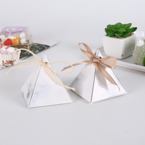 Kraft Paper Gift Box Ribbon Closure Pyramidal Candy/Chocolate Gift Box