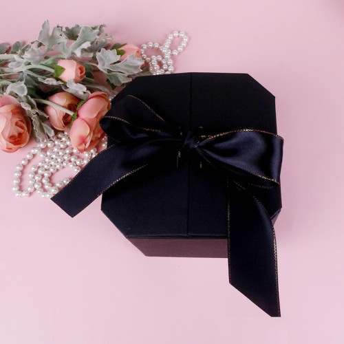 Luxury Small Cardboard Wedding Christmas Gift Box Recycled Paper Magnetic Gift Box Packaging with Ribbon